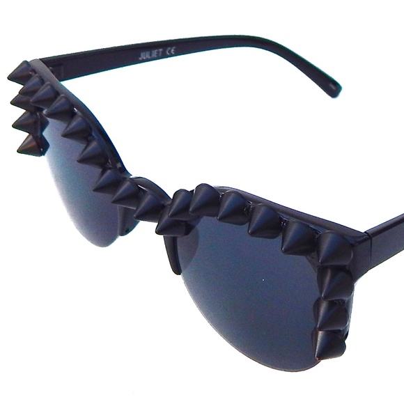 PITCH BLACK HEART COCO SUNGLASSES SAMPLES